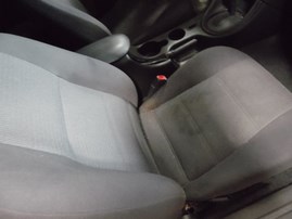 2004 FORD MUSTANG CPE WHITE 3.9L AT F19052